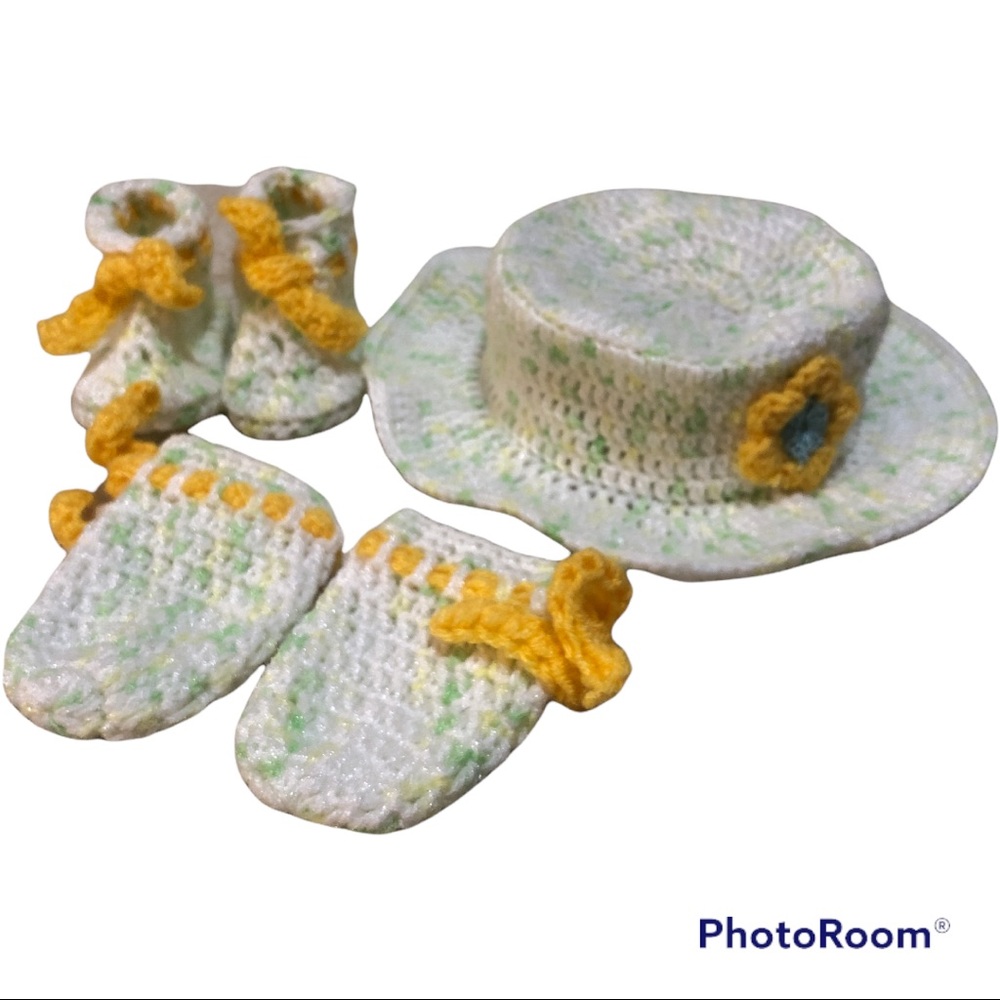 New hat, gloves, booties baby set all hand made